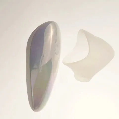 Lason Caress Ⅵ — A Rounded Head, Steady Focus