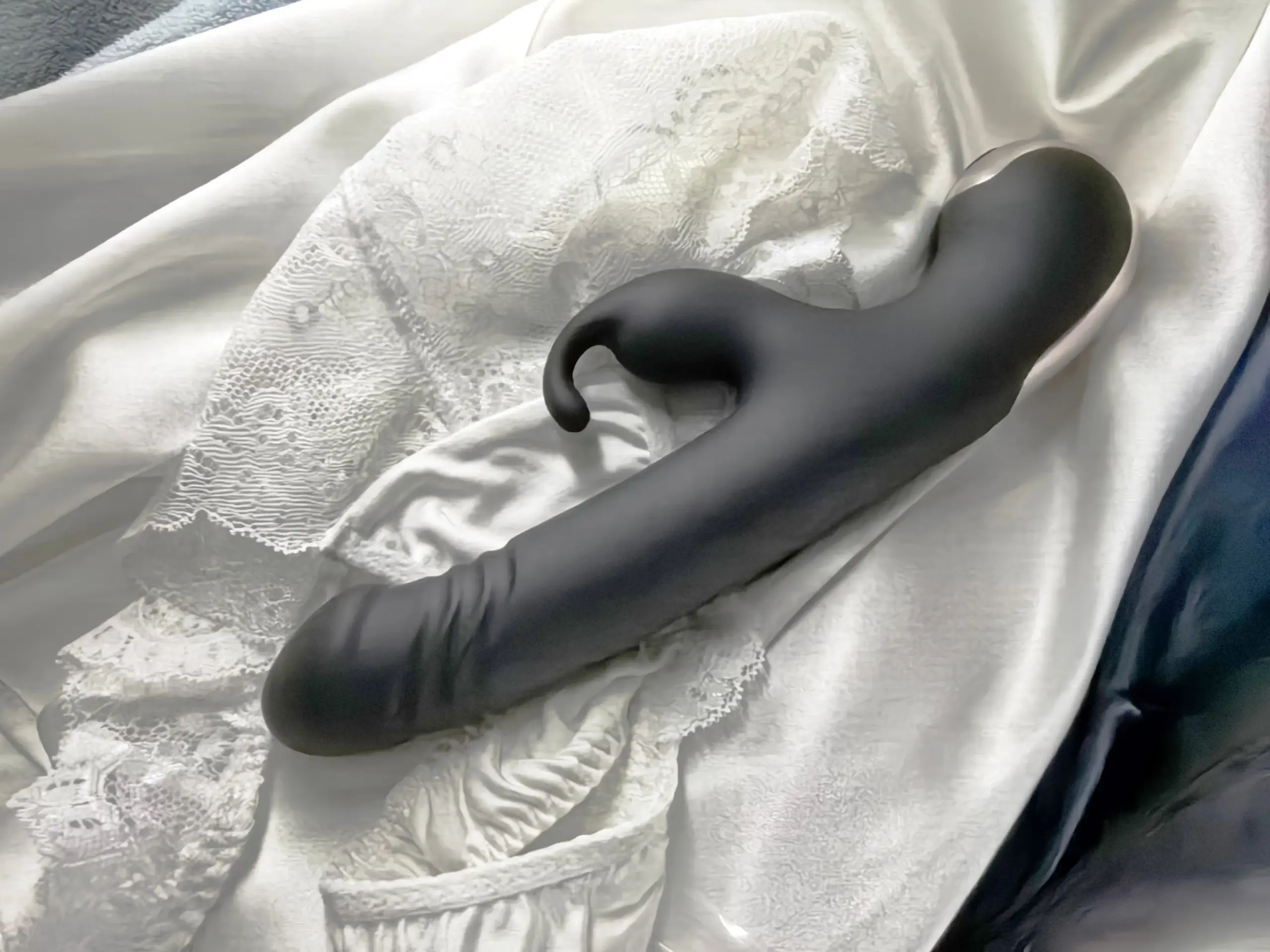Leo Amour Ⅲ — The Artful Pulse of Dual-Point Resonance